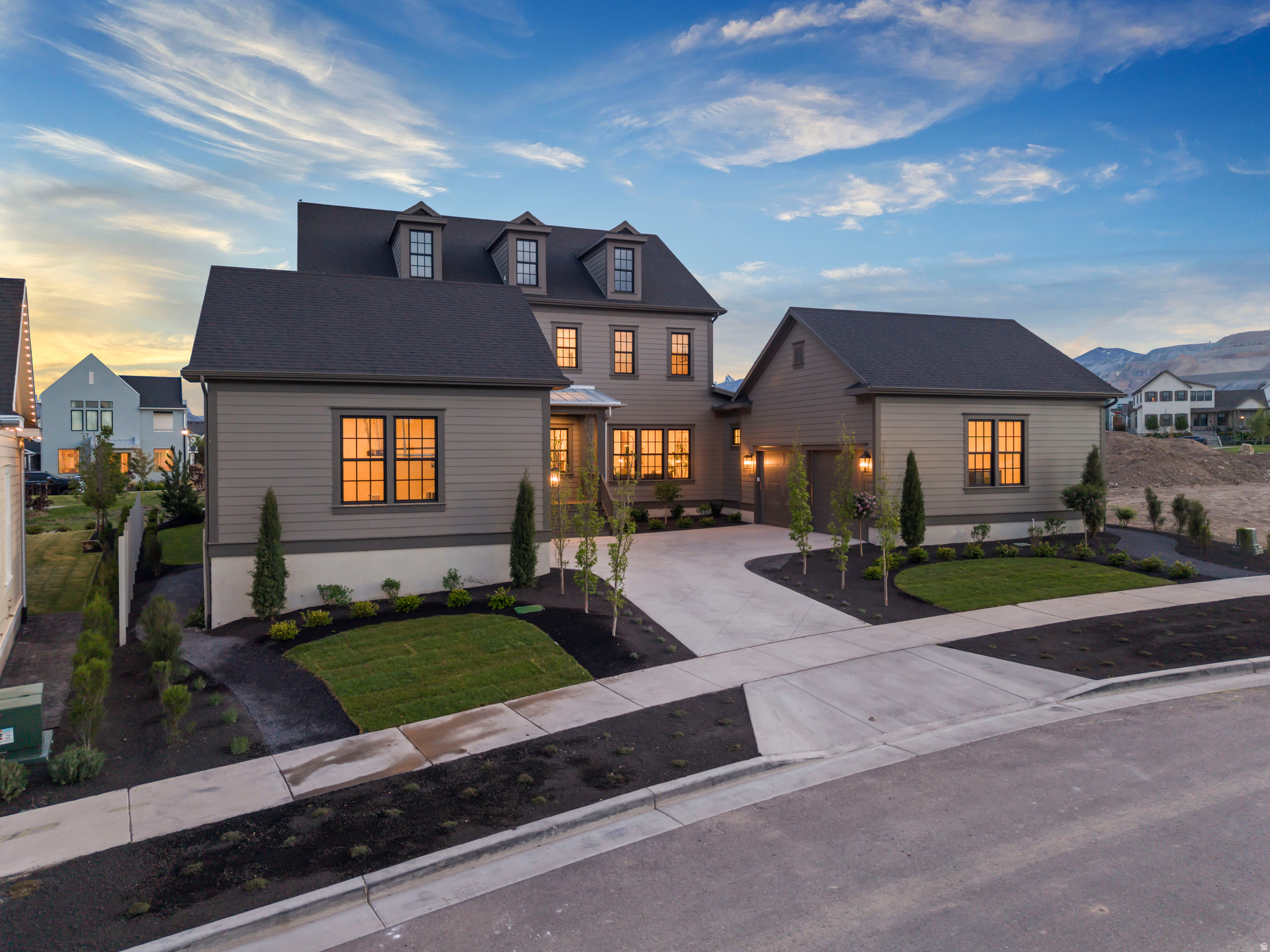 DAYBREAK - Residential