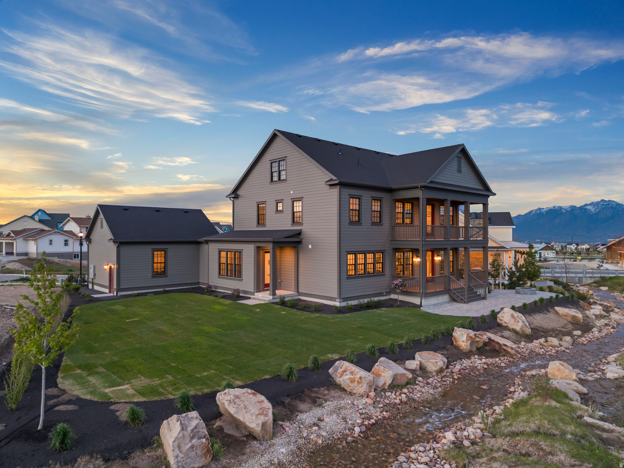 DAYBREAK - Residential