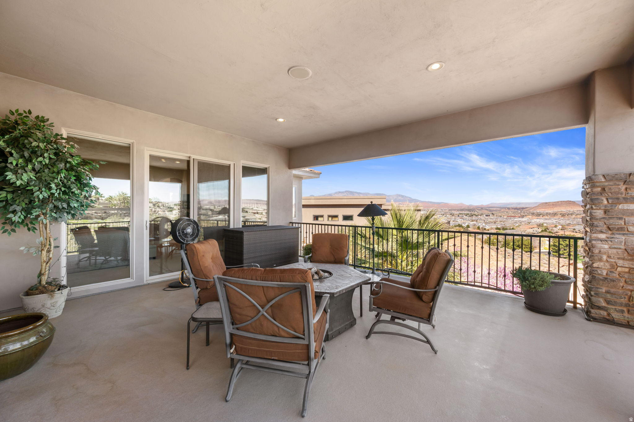 STONE CLIFF 1 - Residential