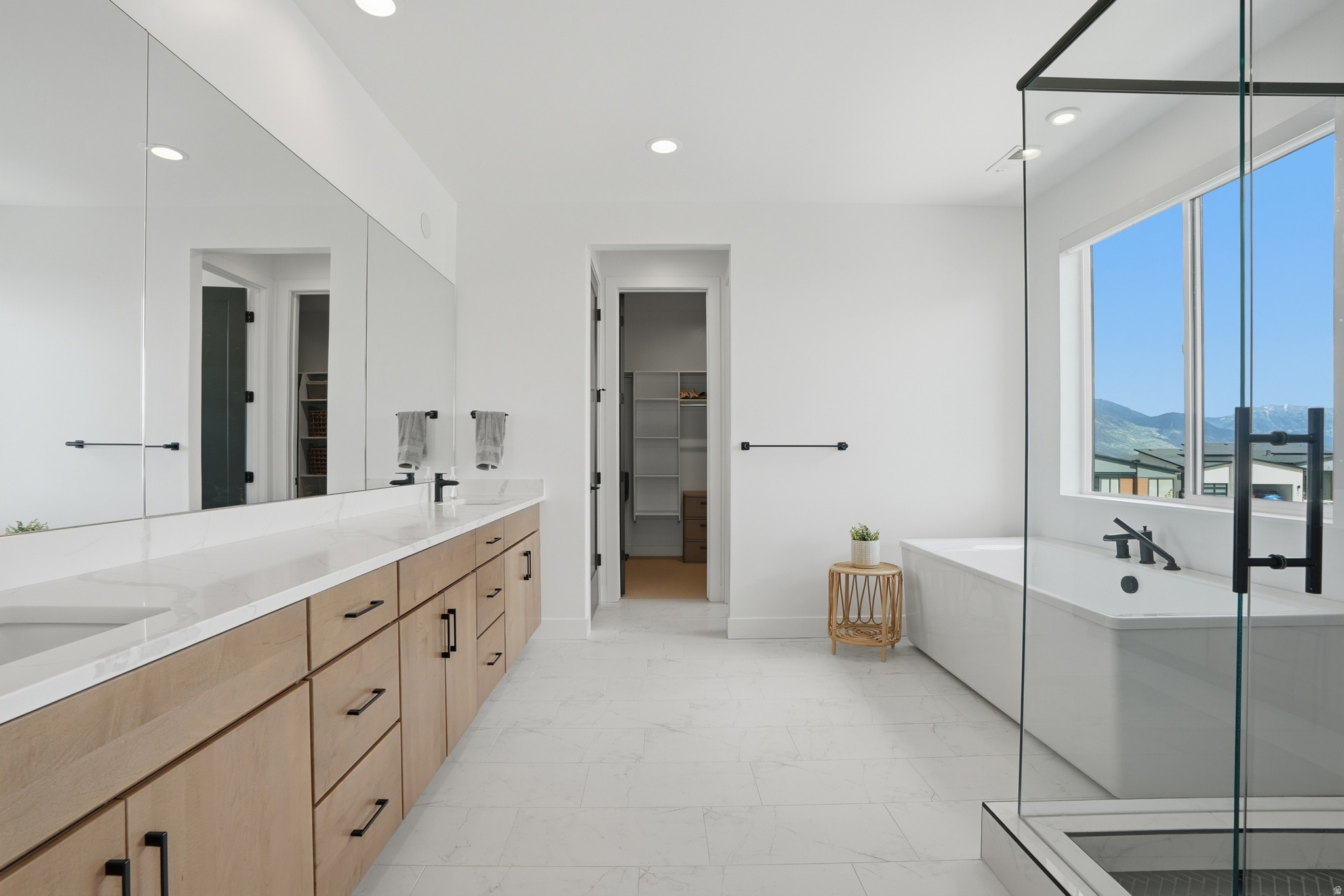LAKEVIEW ESTATES - Residential