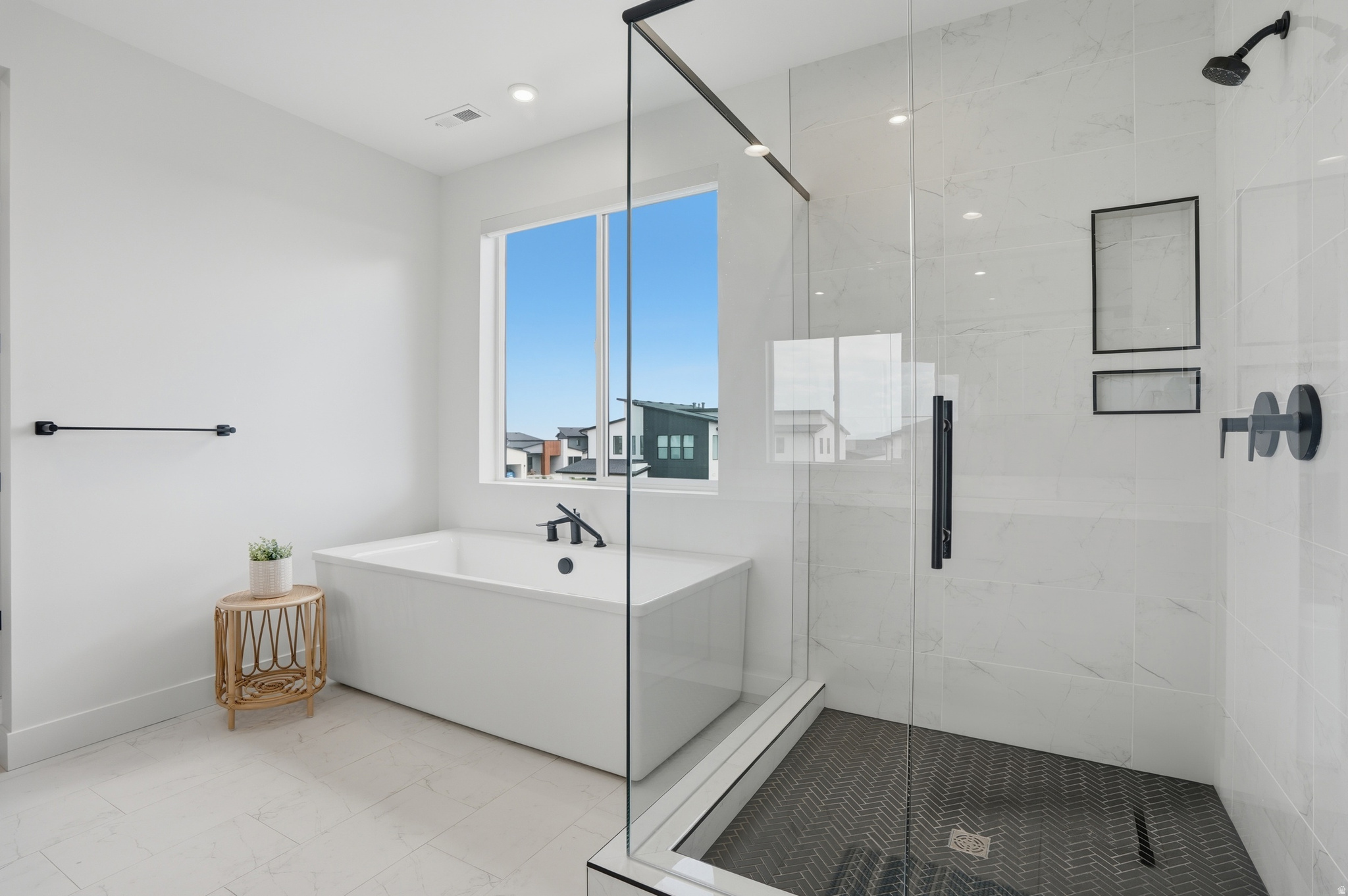 LAKEVIEW ESTATES - Residential