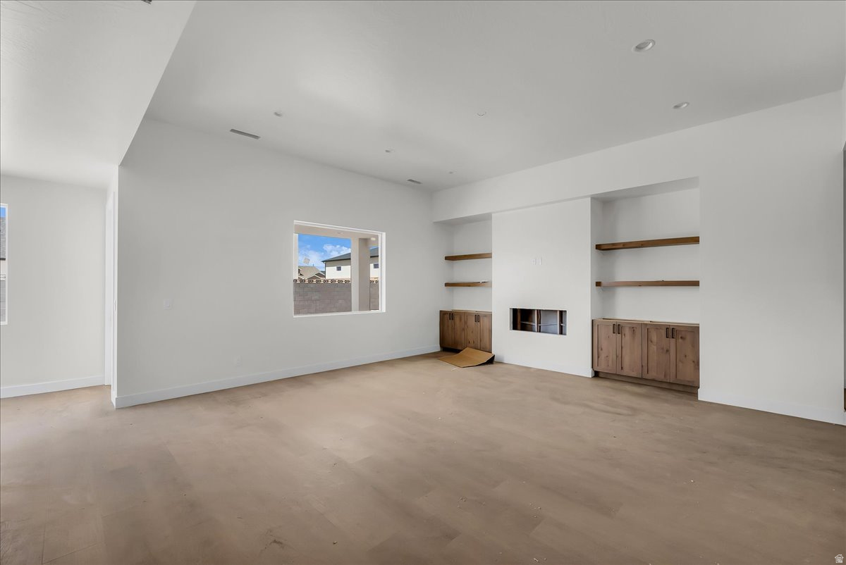 IRON WEST - Residential