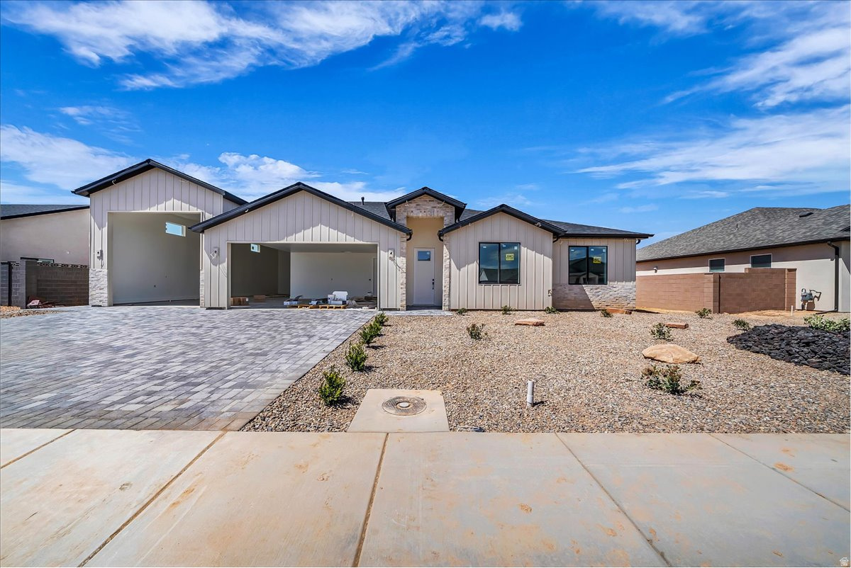 IRON WEST - Residential