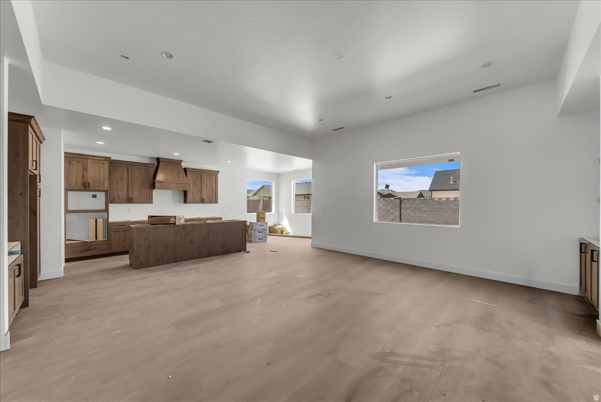 IRON WEST - Residential