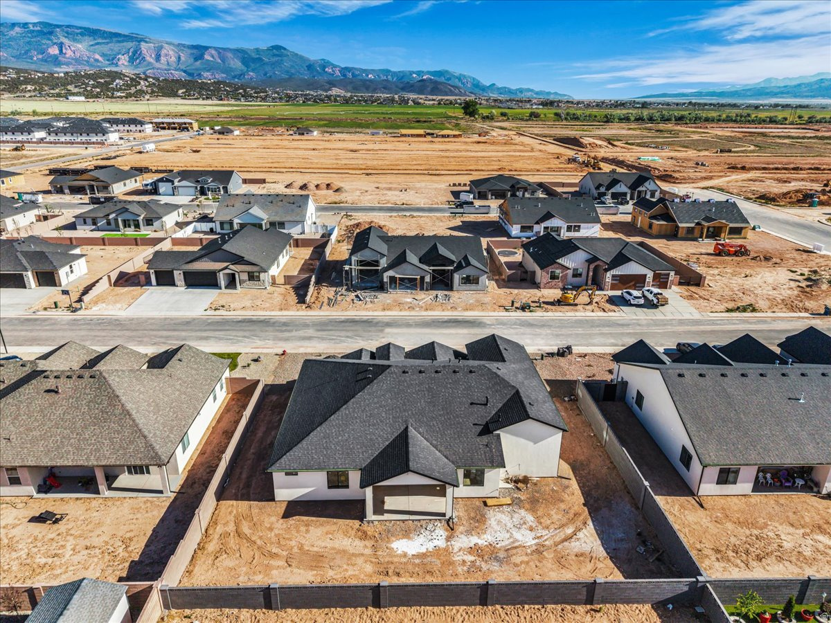 IRON WEST - Residential