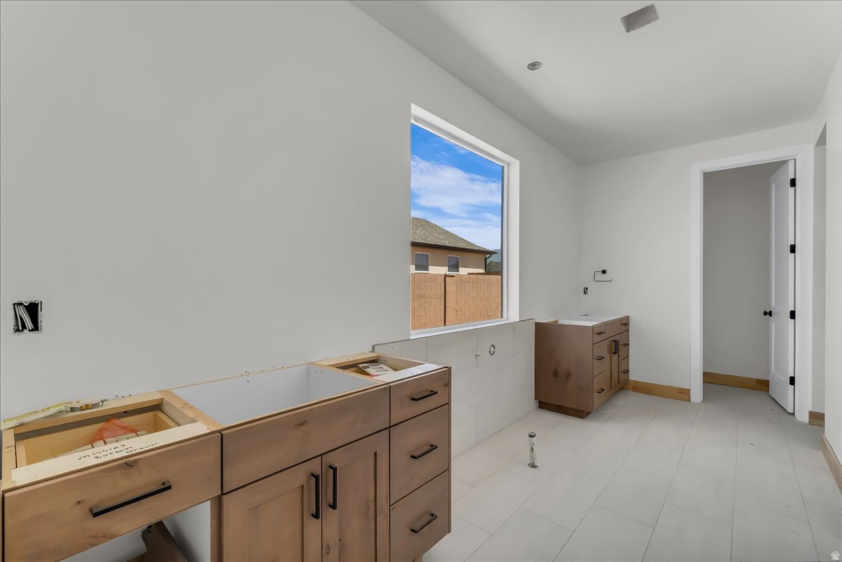 IRON WEST - Residential