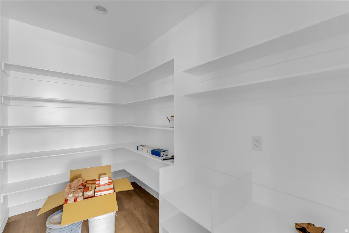 IRON WEST - Residential