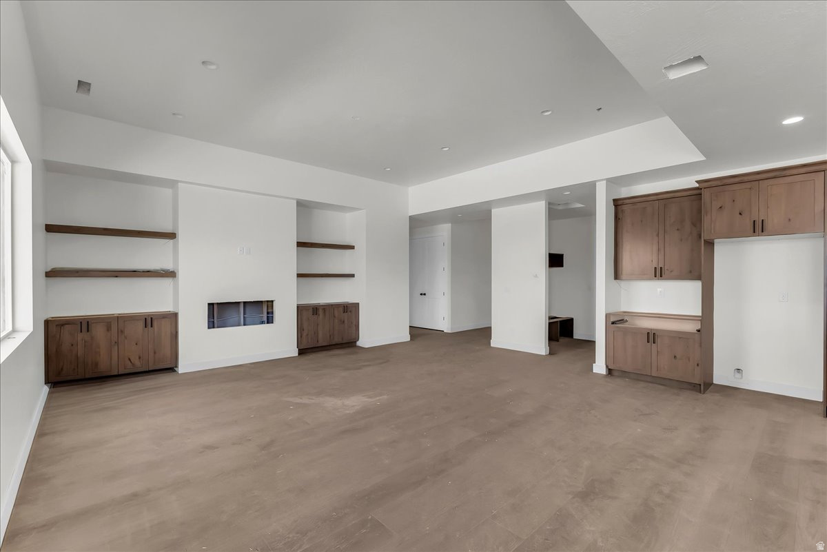 IRON WEST - Residential