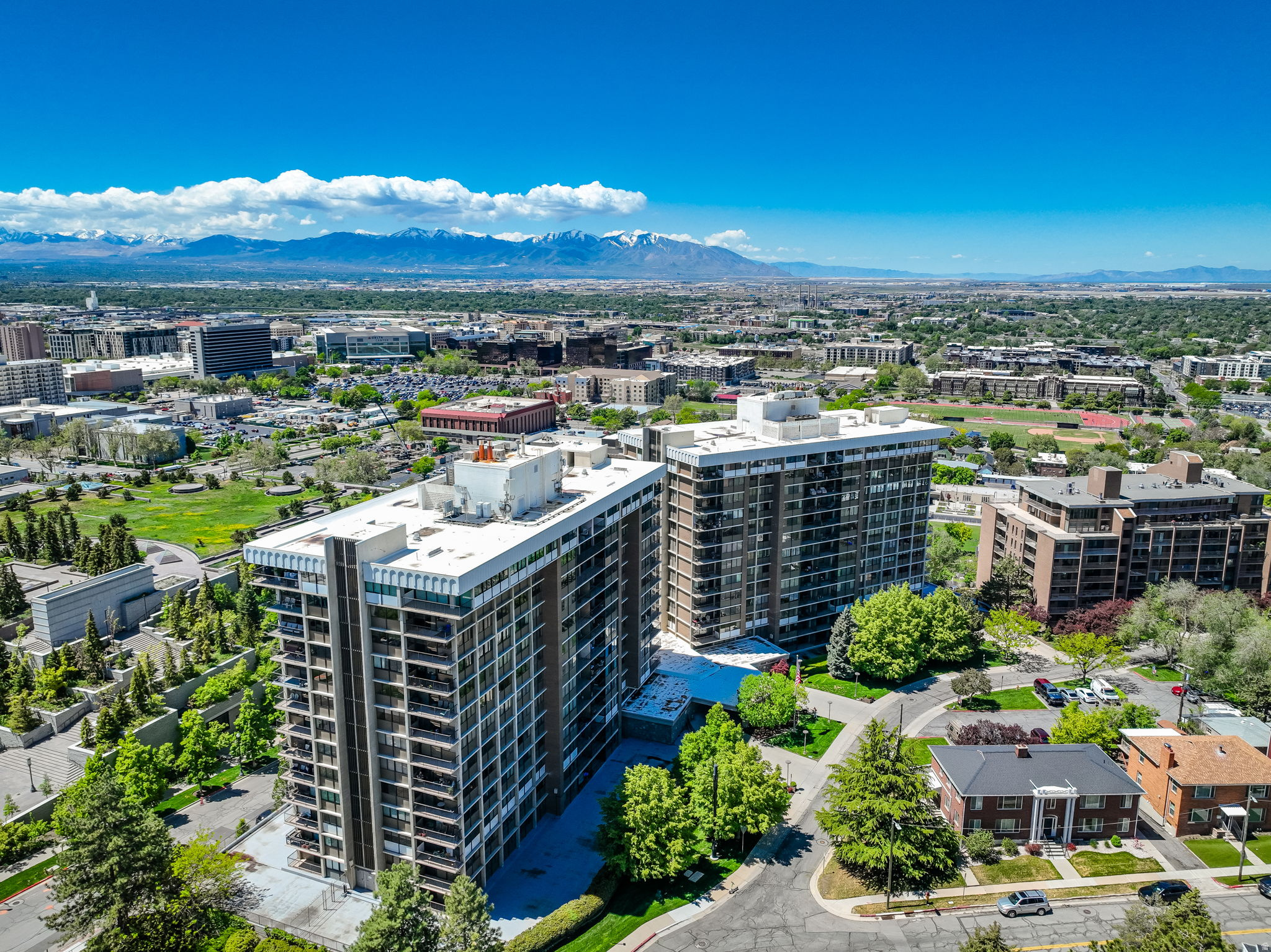 ZIONS SUMMIT CONDM - Residential