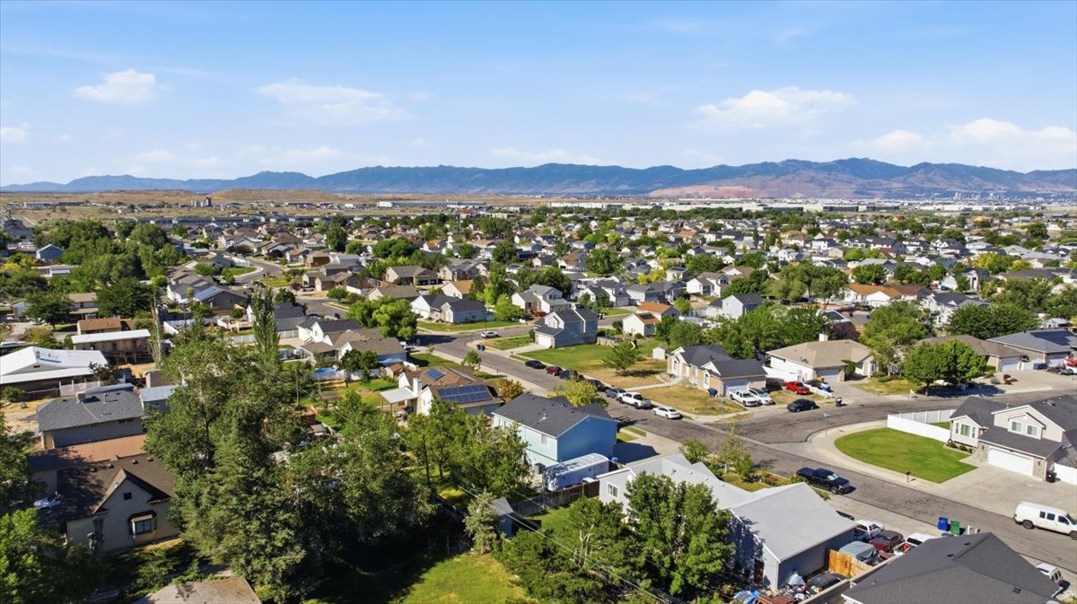 EVERGREEN FARMS - Residential