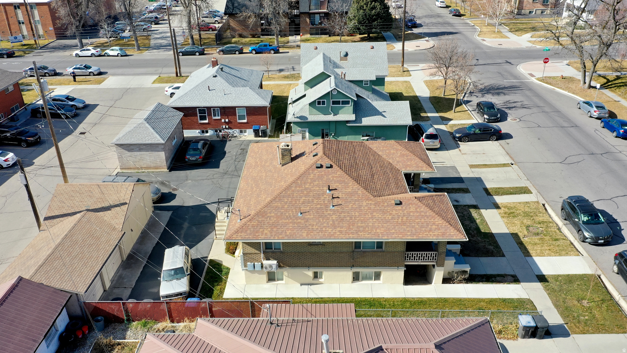 Main image without alt text