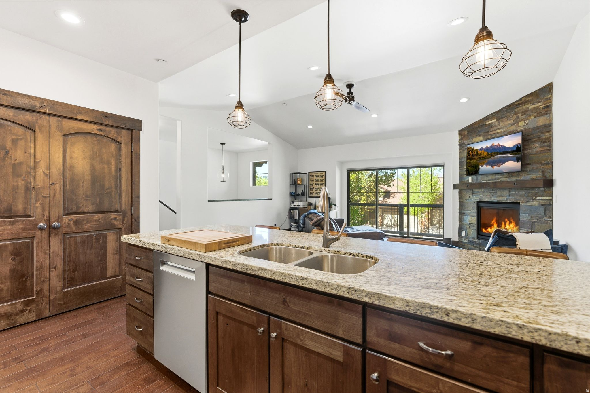 IROQUOIS - Residential
