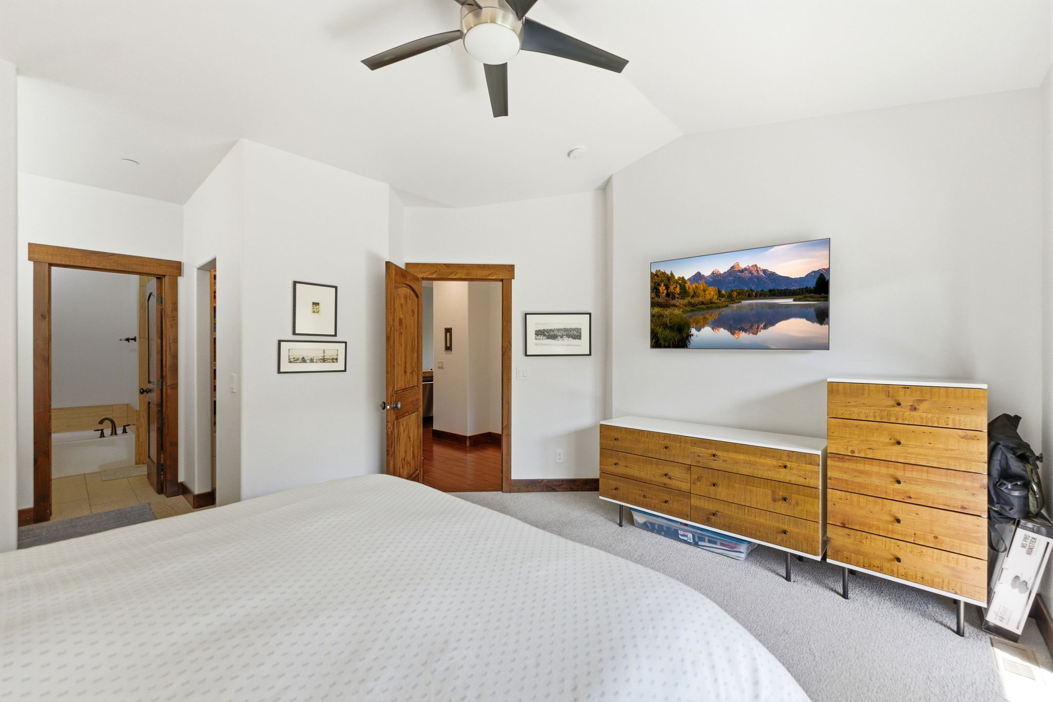IROQUOIS - Residential