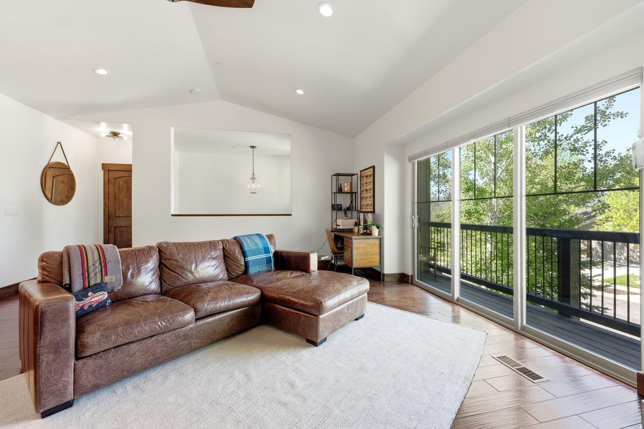 IROQUOIS - Residential