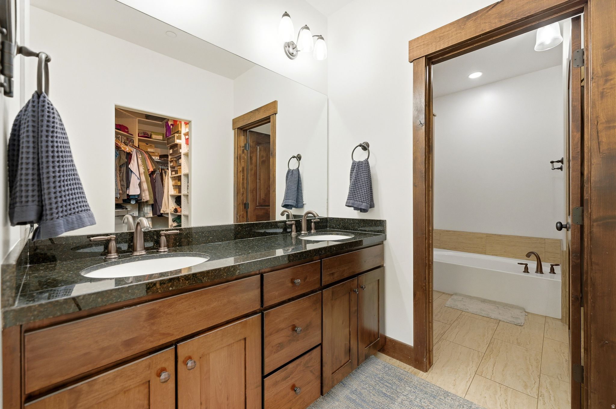 IROQUOIS - Residential