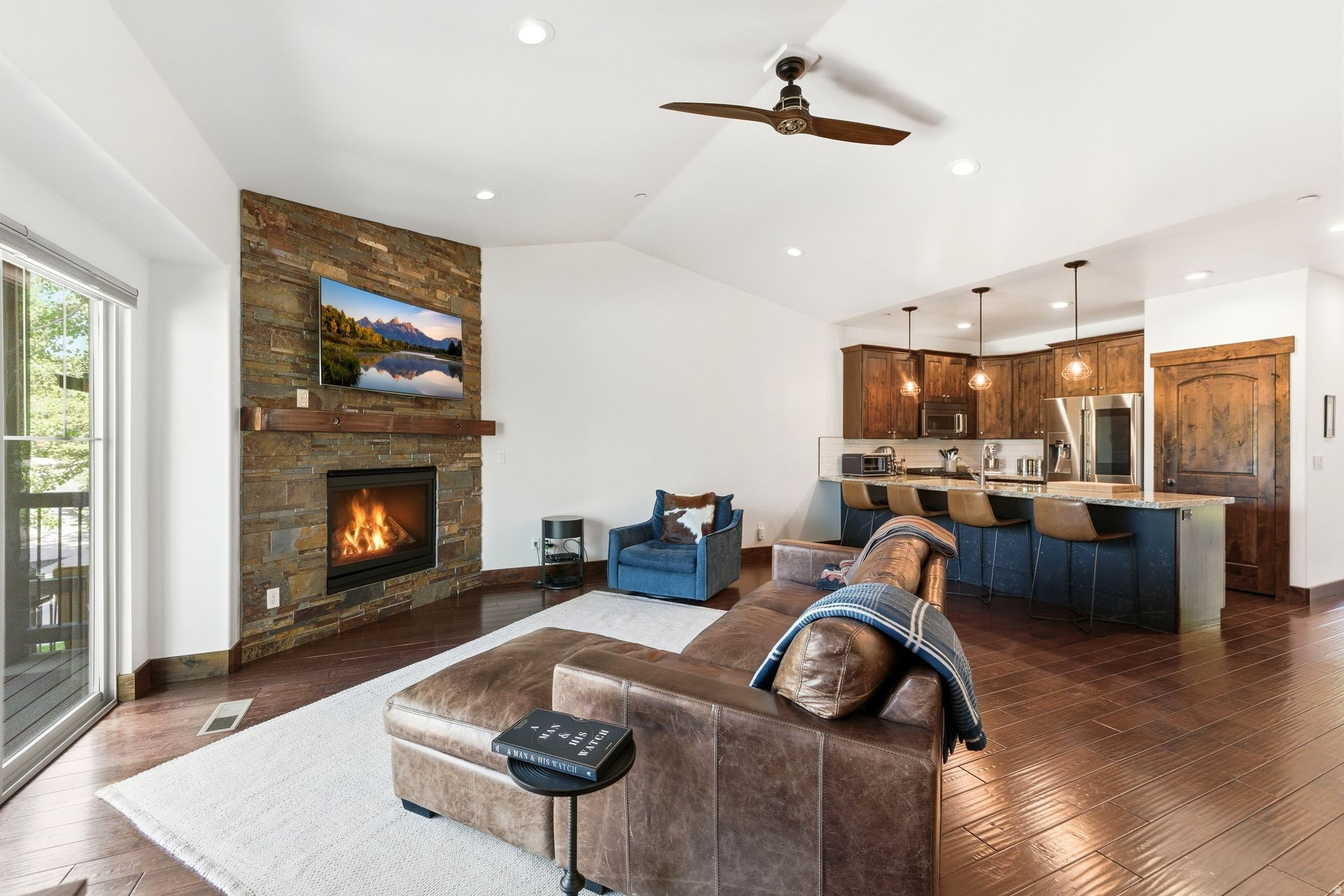 IROQUOIS - Residential