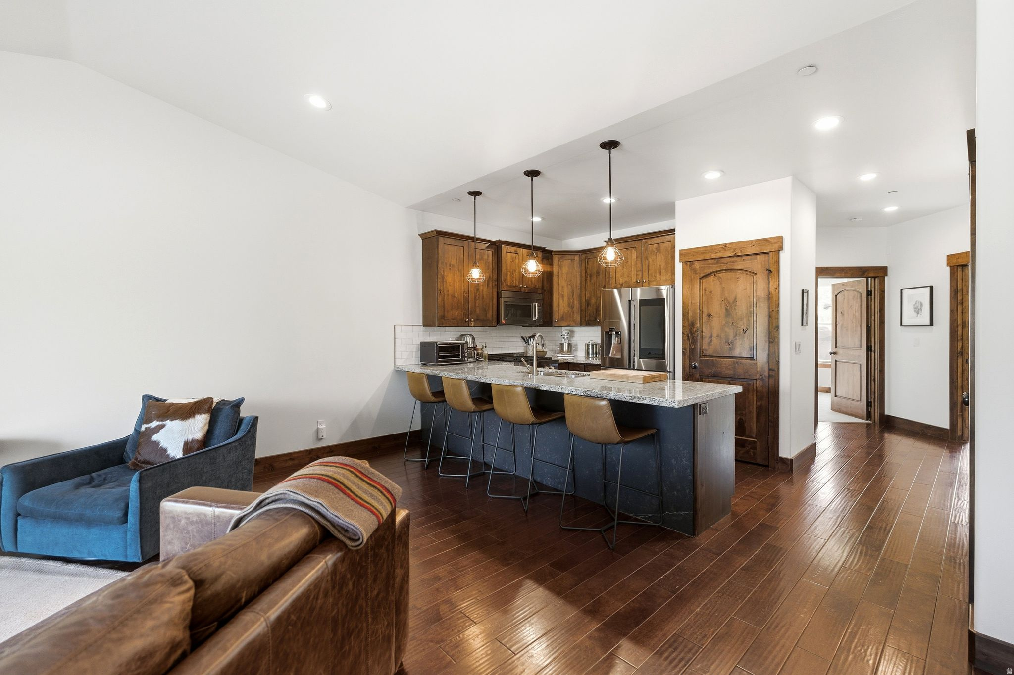 IROQUOIS - Residential
