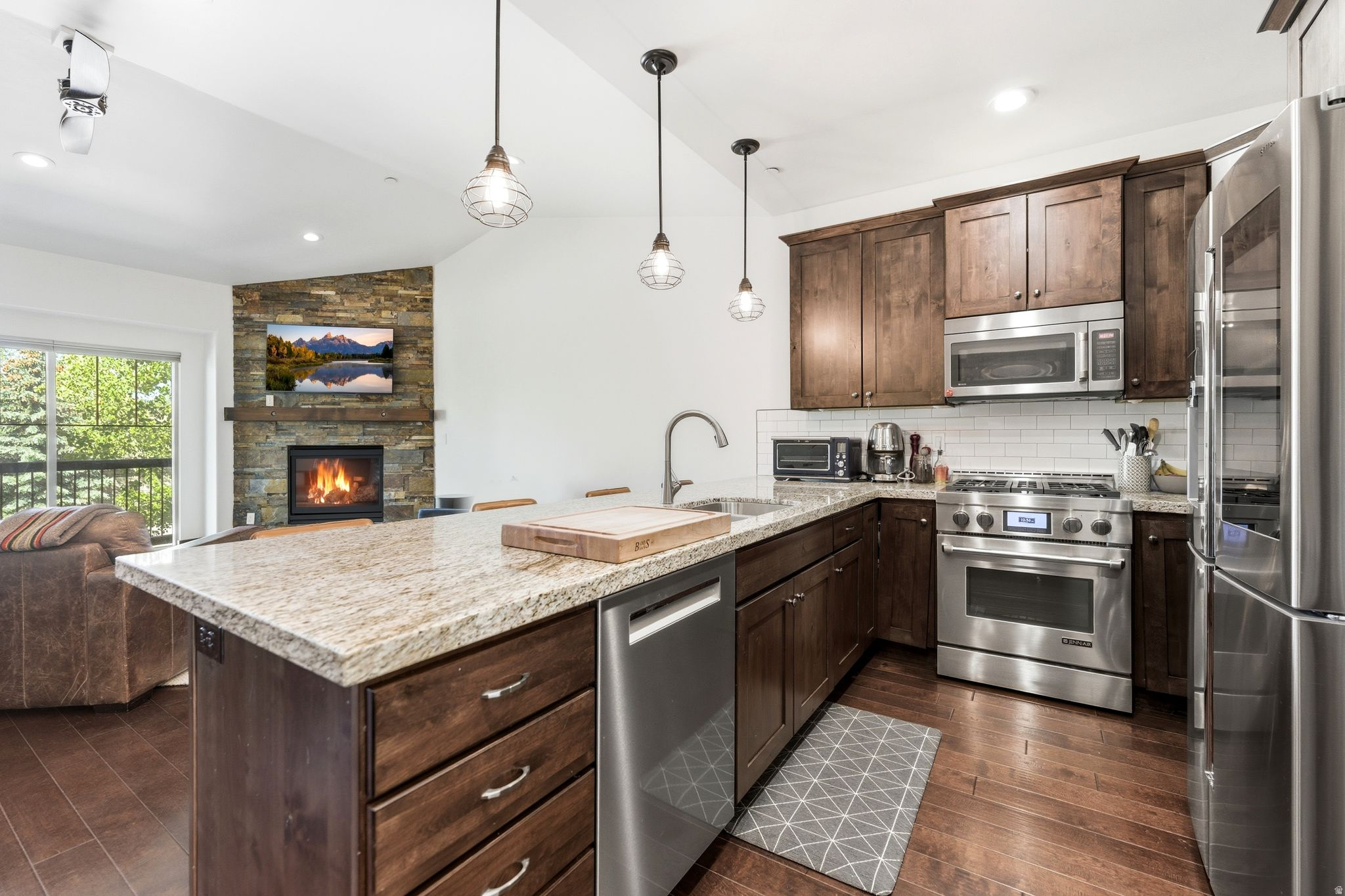 IROQUOIS - Residential
