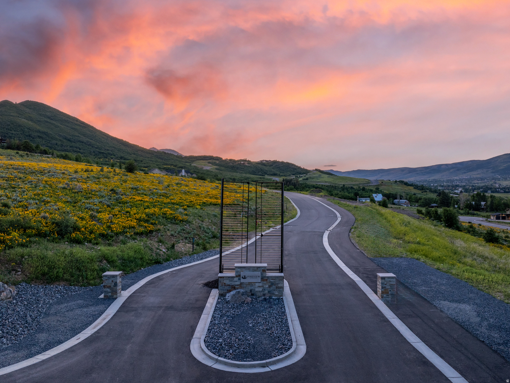 PINEVIEW OVERLOOK - Land