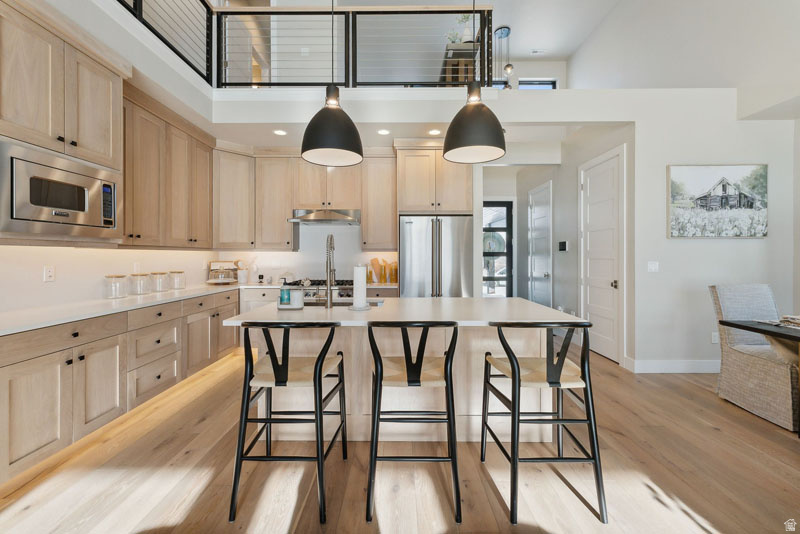 MAYFLOWER LAKESIDE - Residential