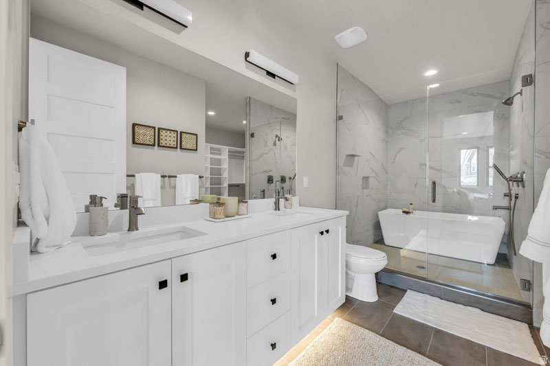 MAYFLOWER LAKESIDE - Residential