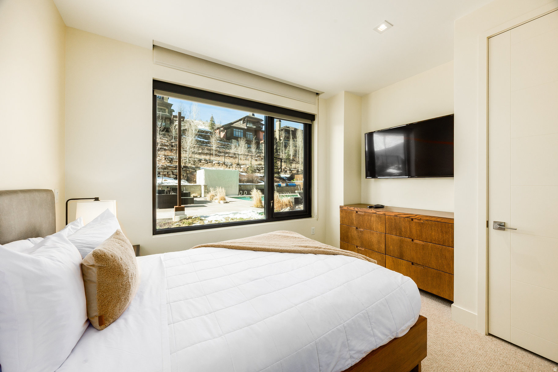 LIFT CONDOS - Residential