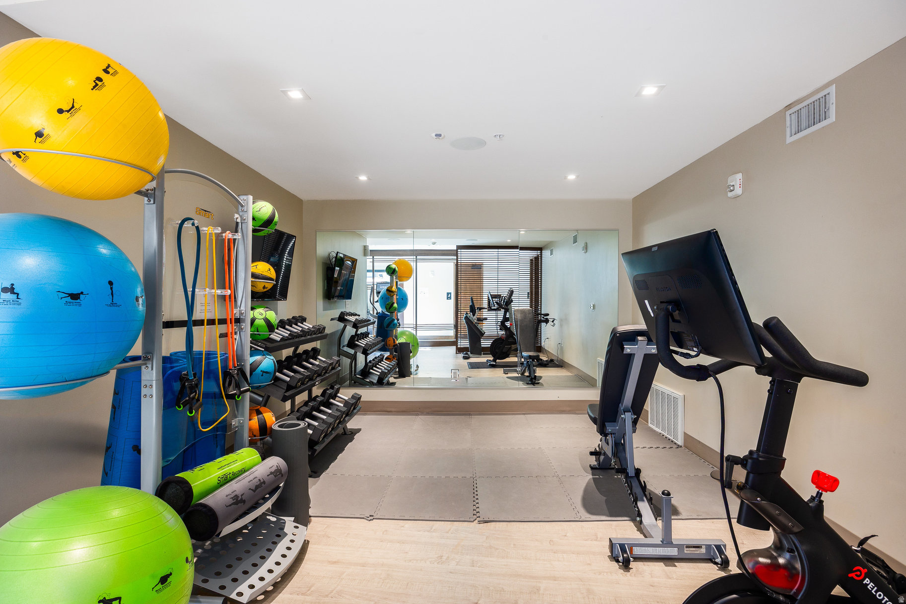 LIFT CONDOS - Residential