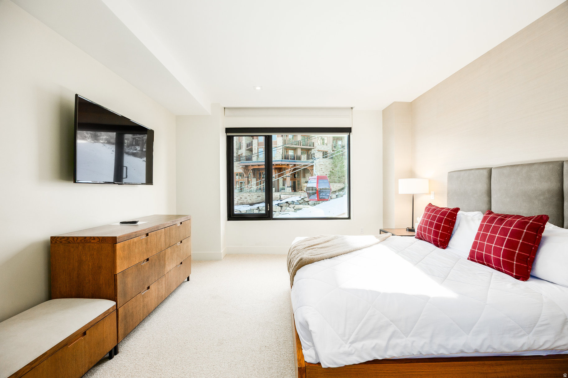 LIFT CONDOS - Residential