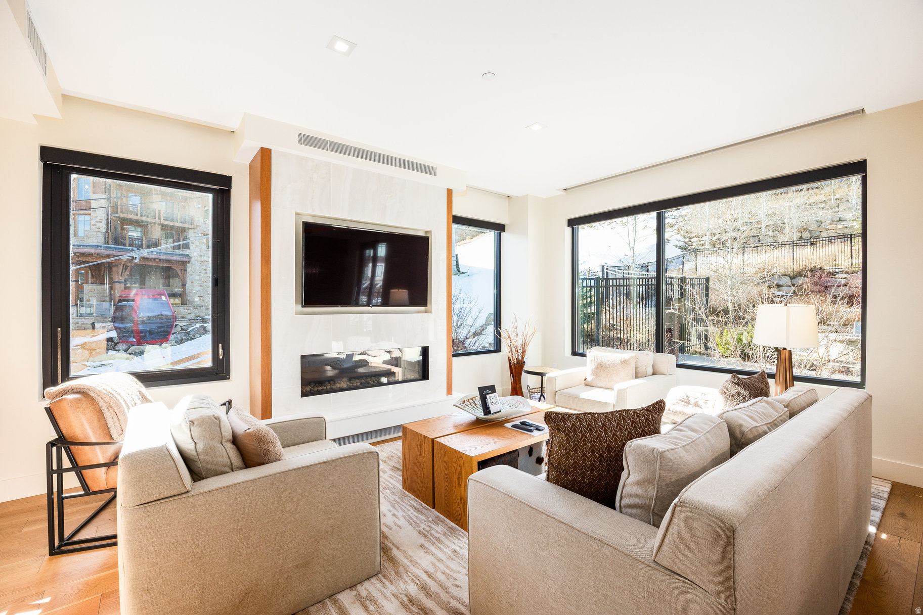 LIFT CONDOS - Residential