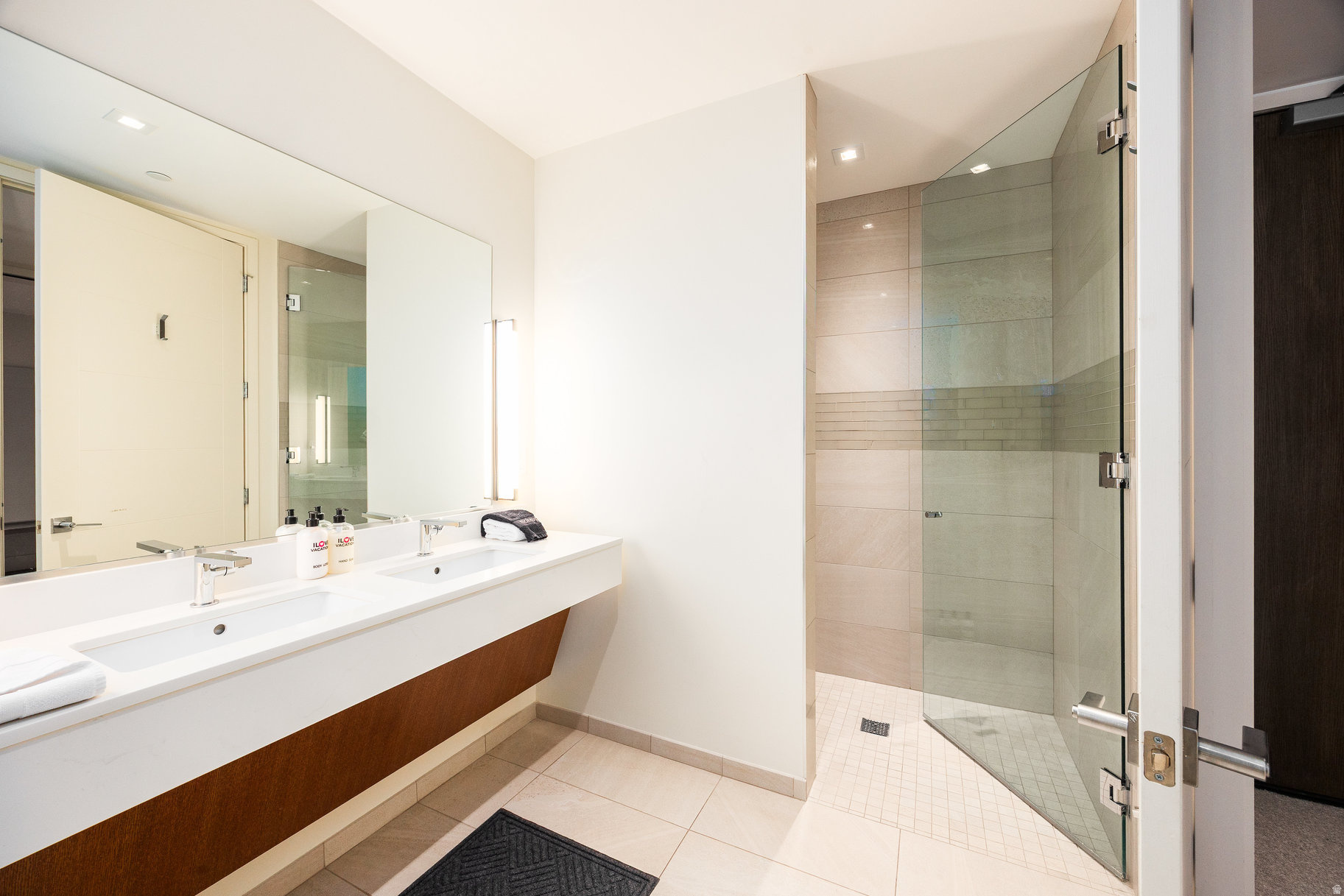 LIFT CONDOS - Residential