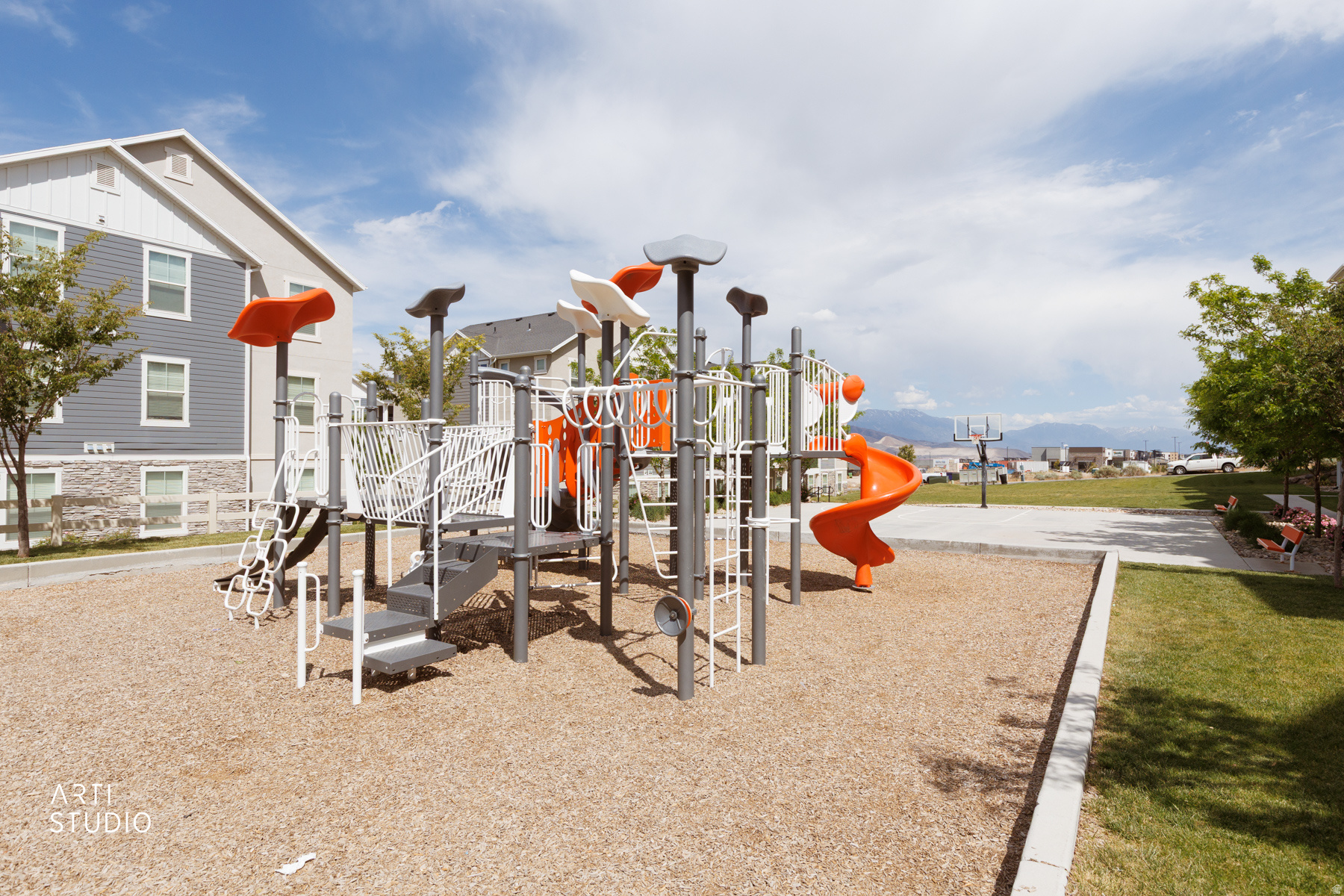 SADDLEBROOK - Residential