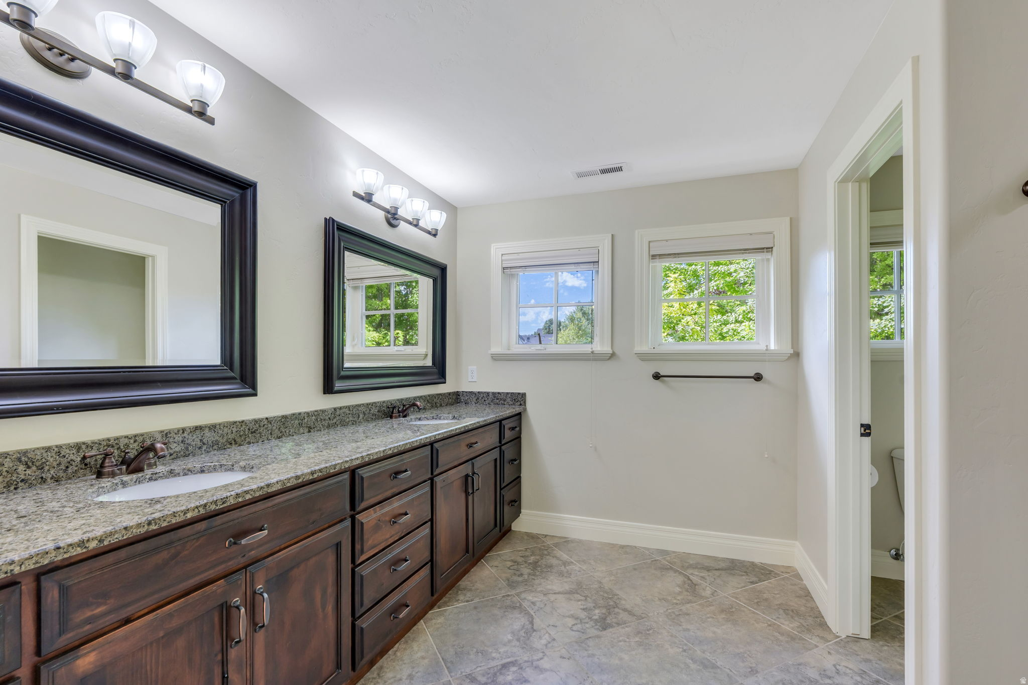 APPLEWOOD - Residential
