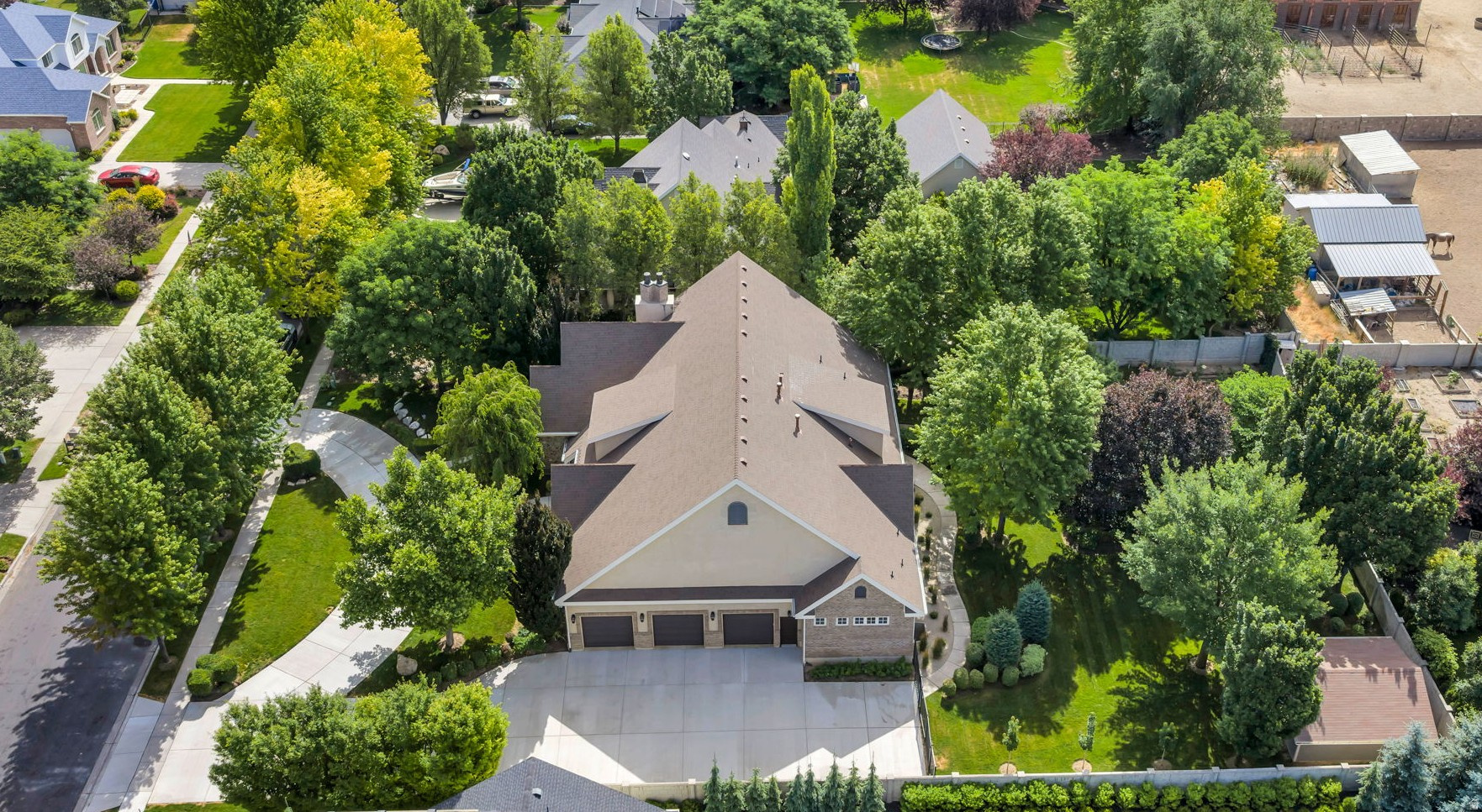 APPLEWOOD - Residential