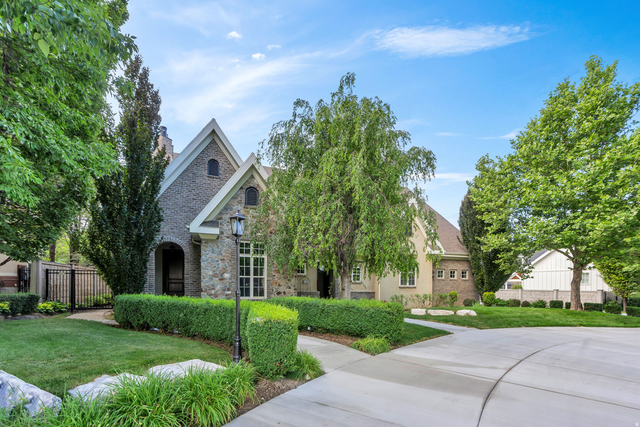 APPLEWOOD - Residential