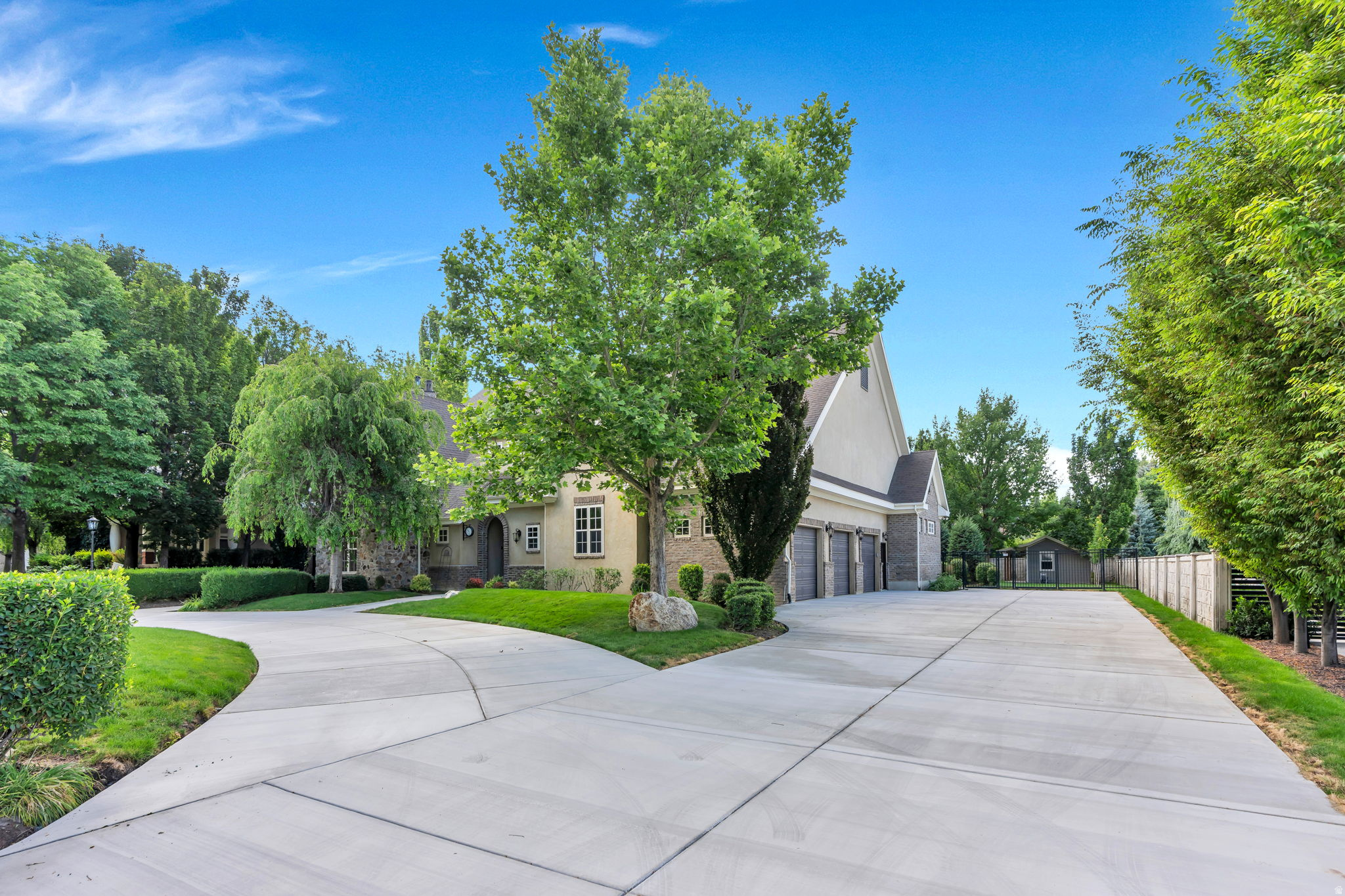 APPLEWOOD - Residential