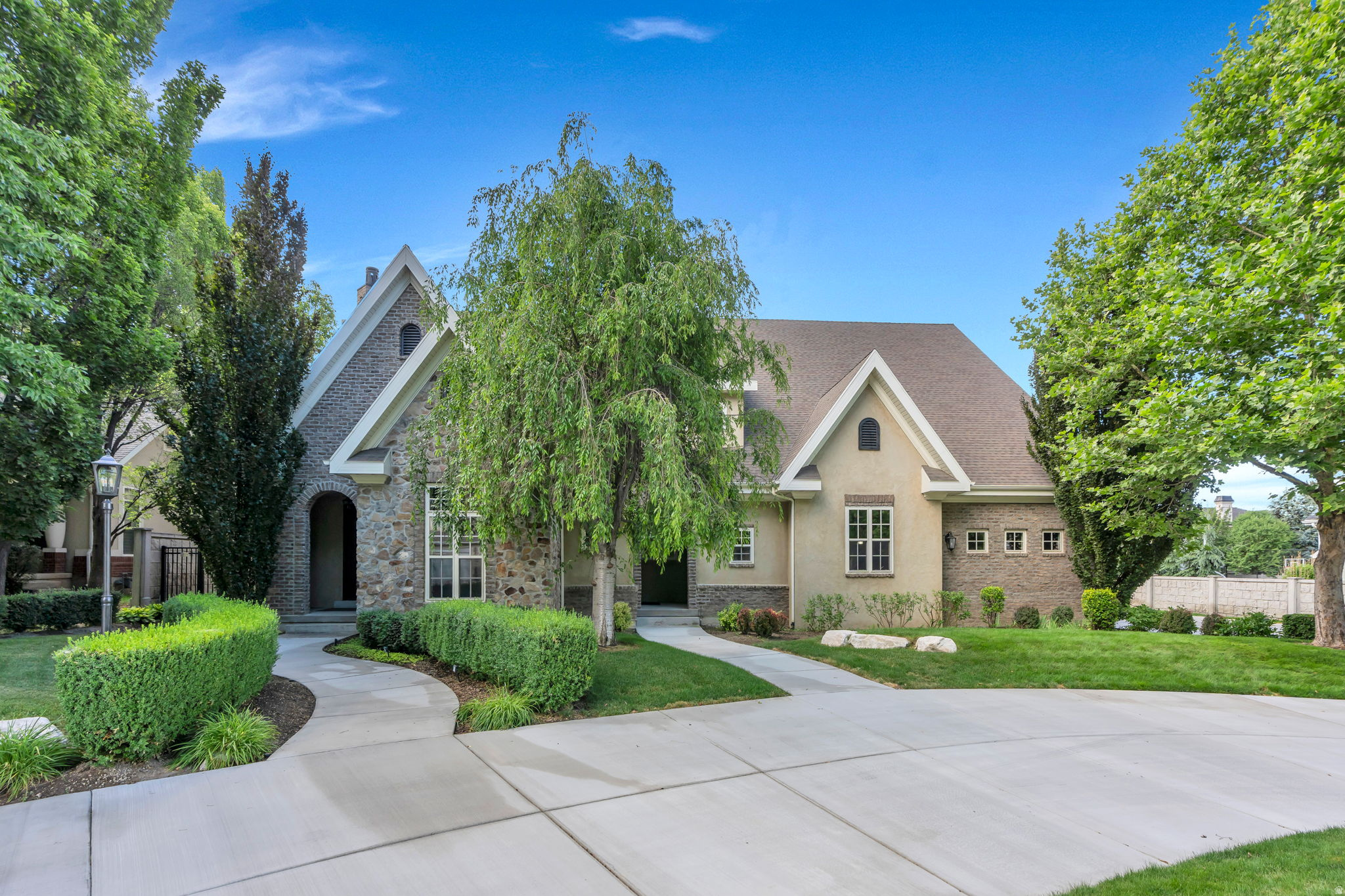 APPLEWOOD - Residential