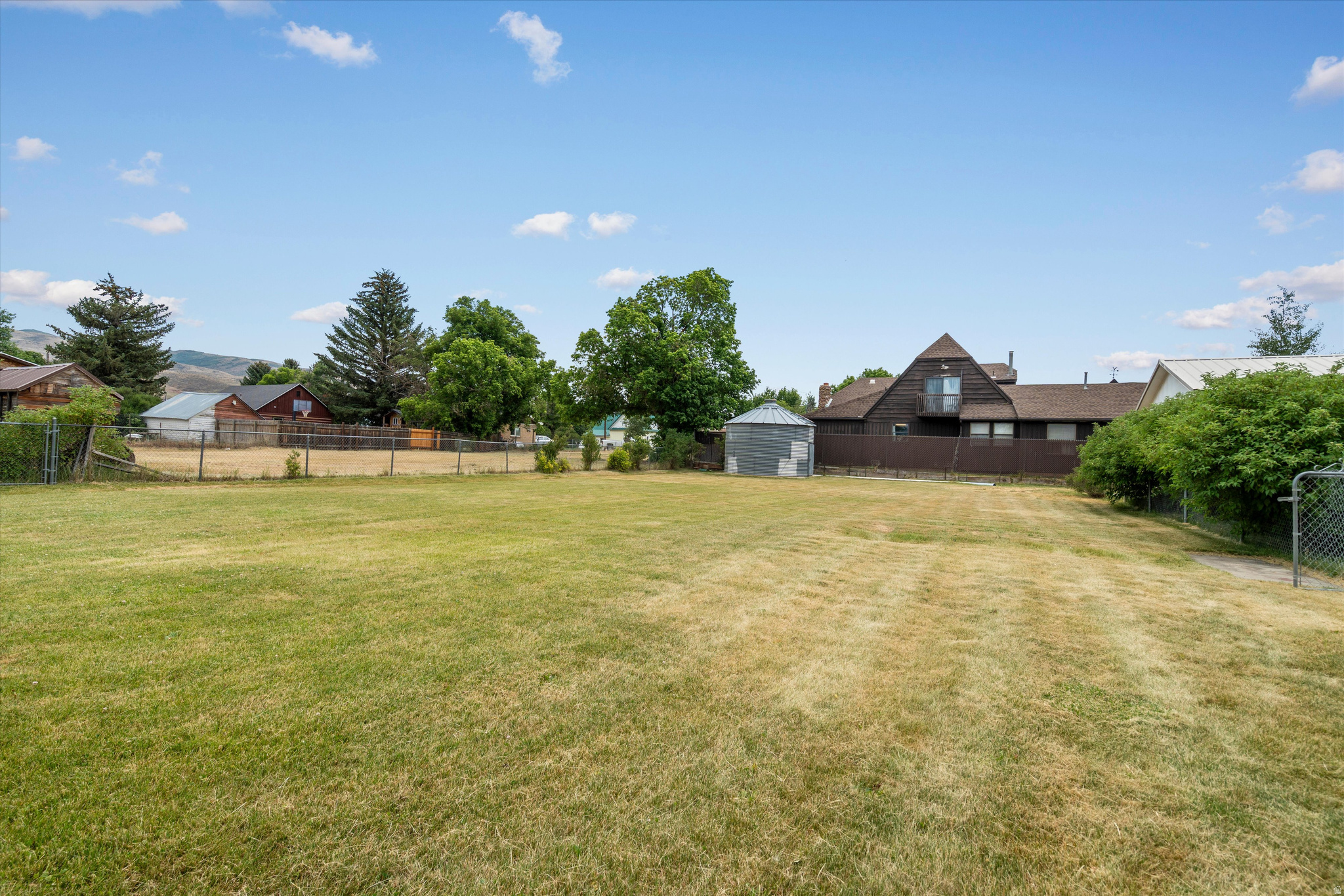 HENEFER TOWN - Residential