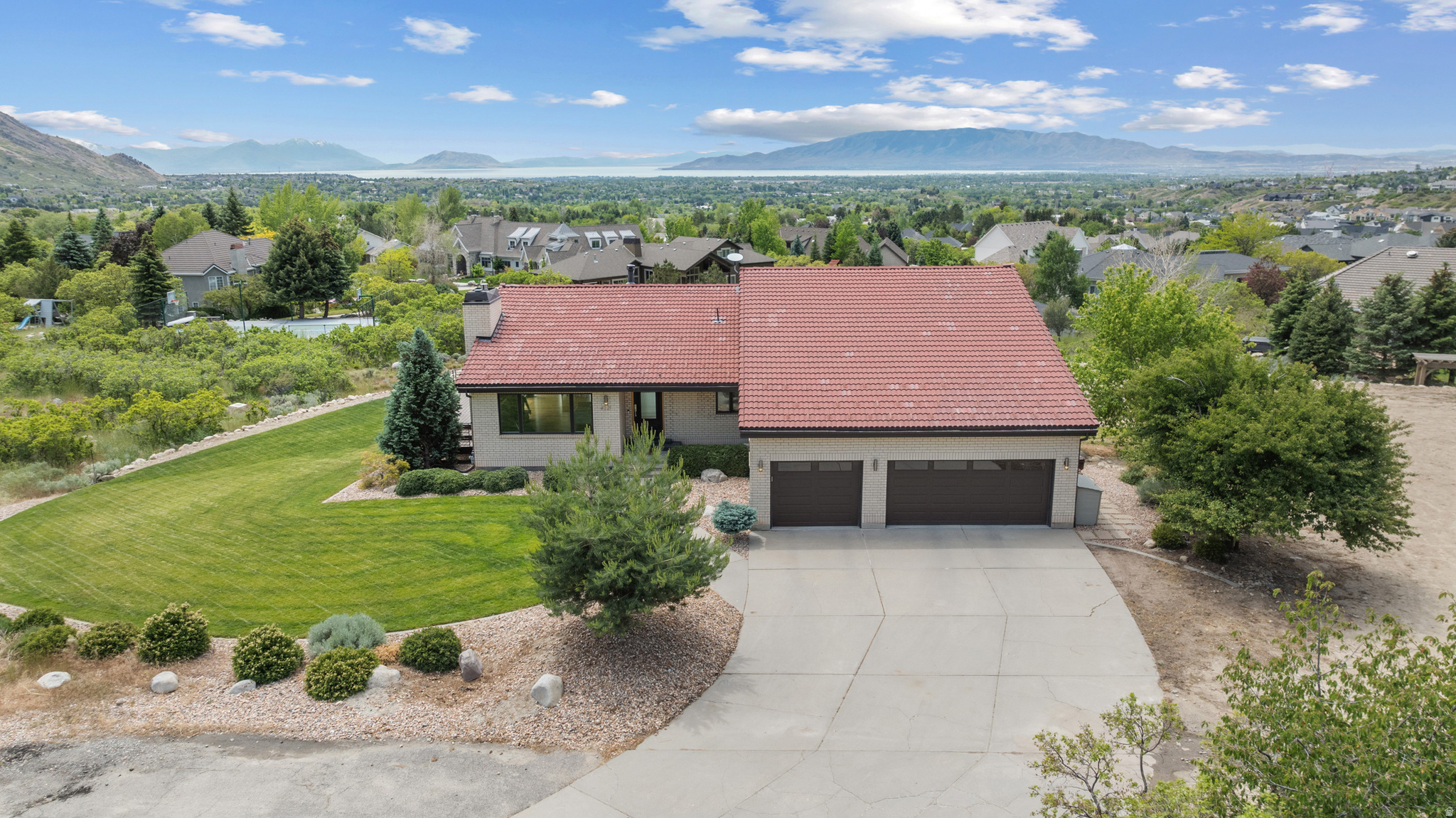 ALPINE COVE - Residential