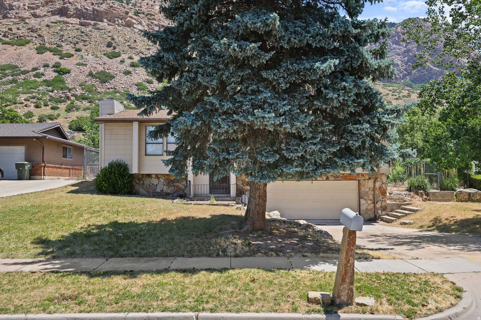 MOUNTAIN ROAD ESTATE - Residential