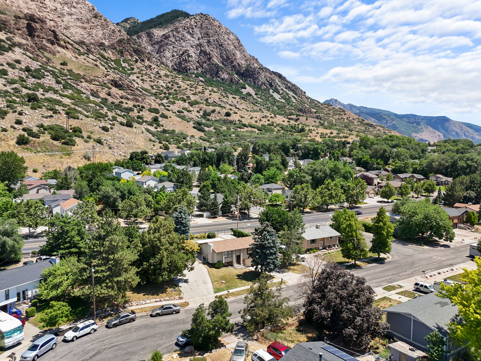 MOUNTAIN ROAD ESTATE - Residential