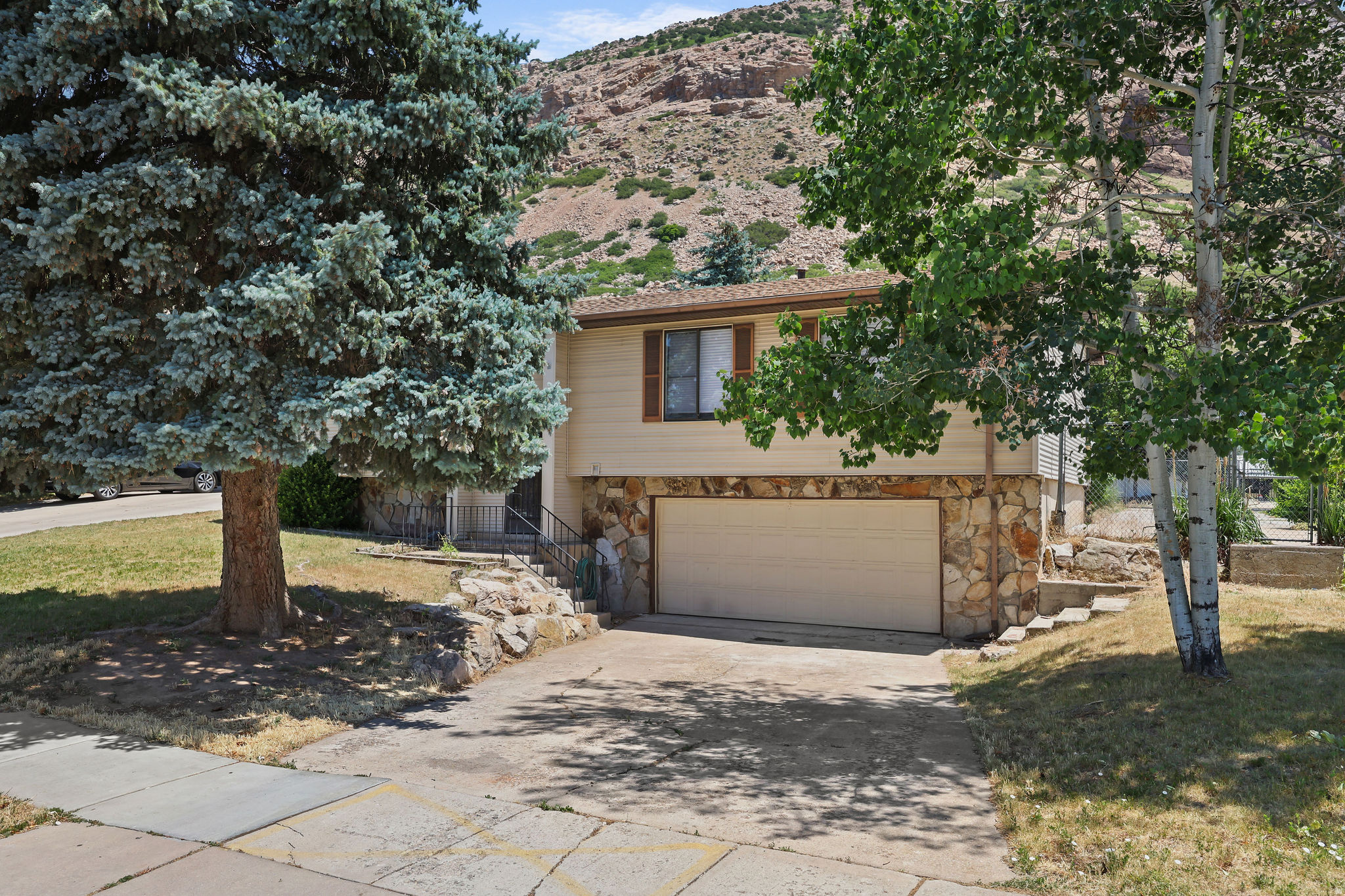 MOUNTAIN ROAD ESTATE - Residential