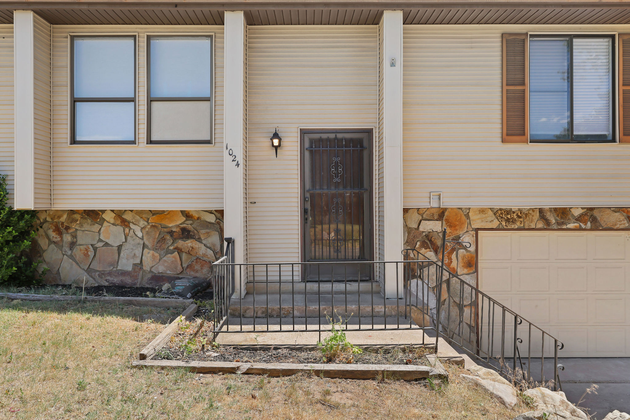 MOUNTAIN ROAD ESTATE - Residential