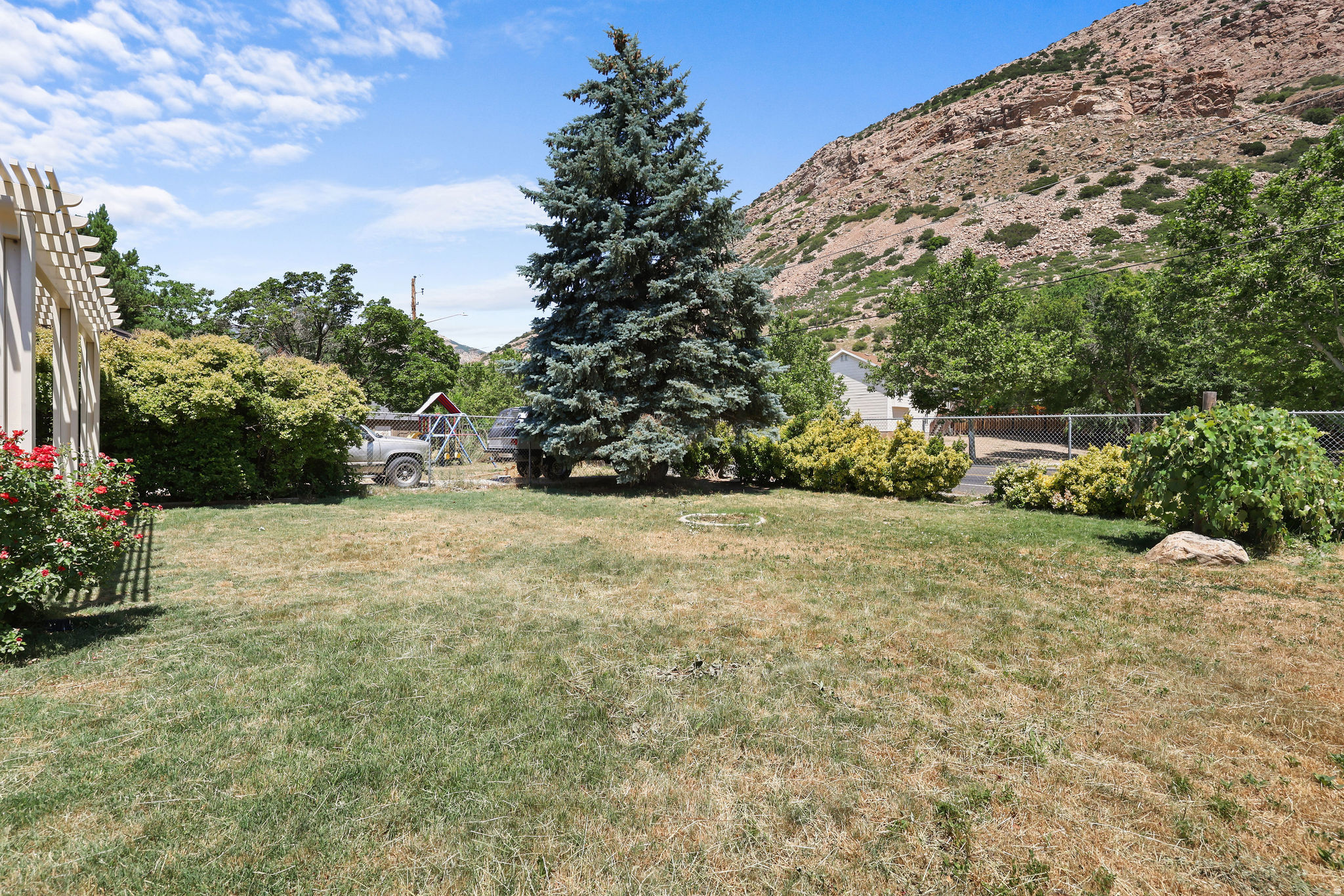 MOUNTAIN ROAD ESTATE - Residential