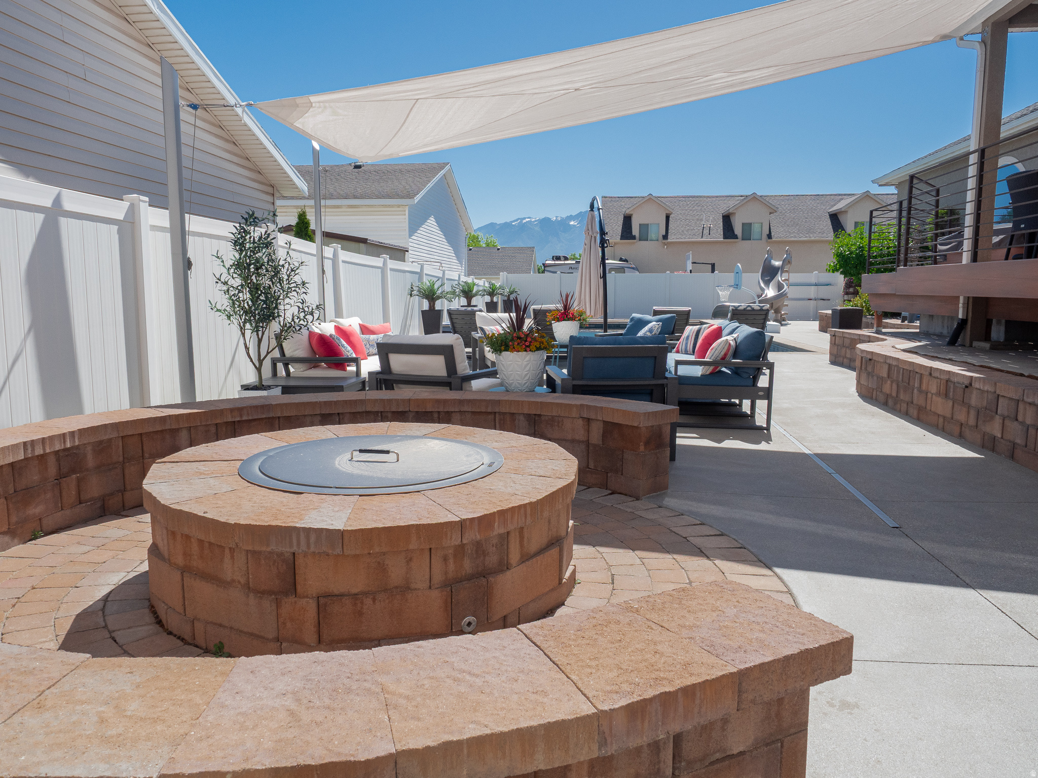 SOUTH MEADOWS - Residential