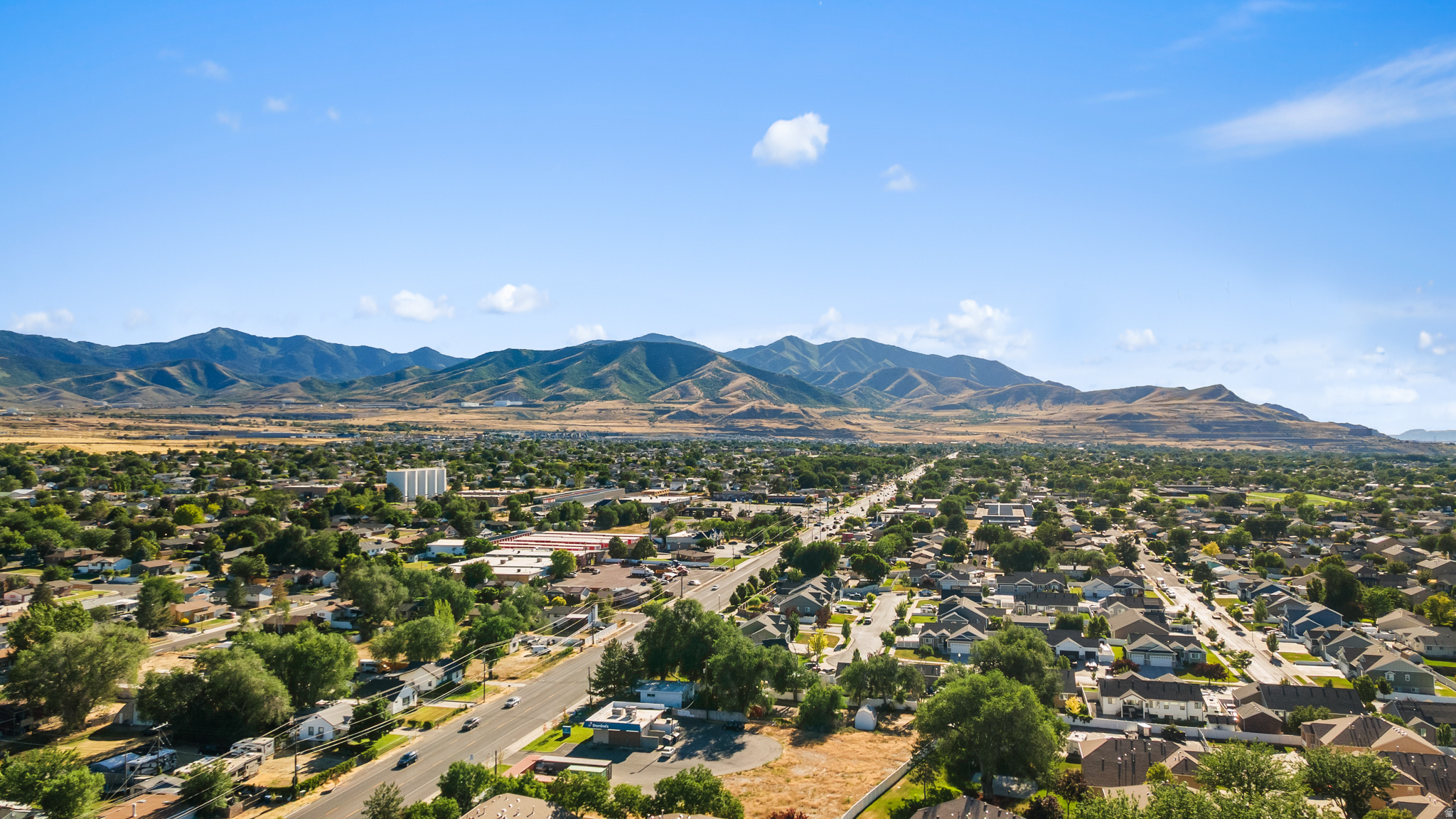 TOWNS AT HUNTER VILLAGE - Residential