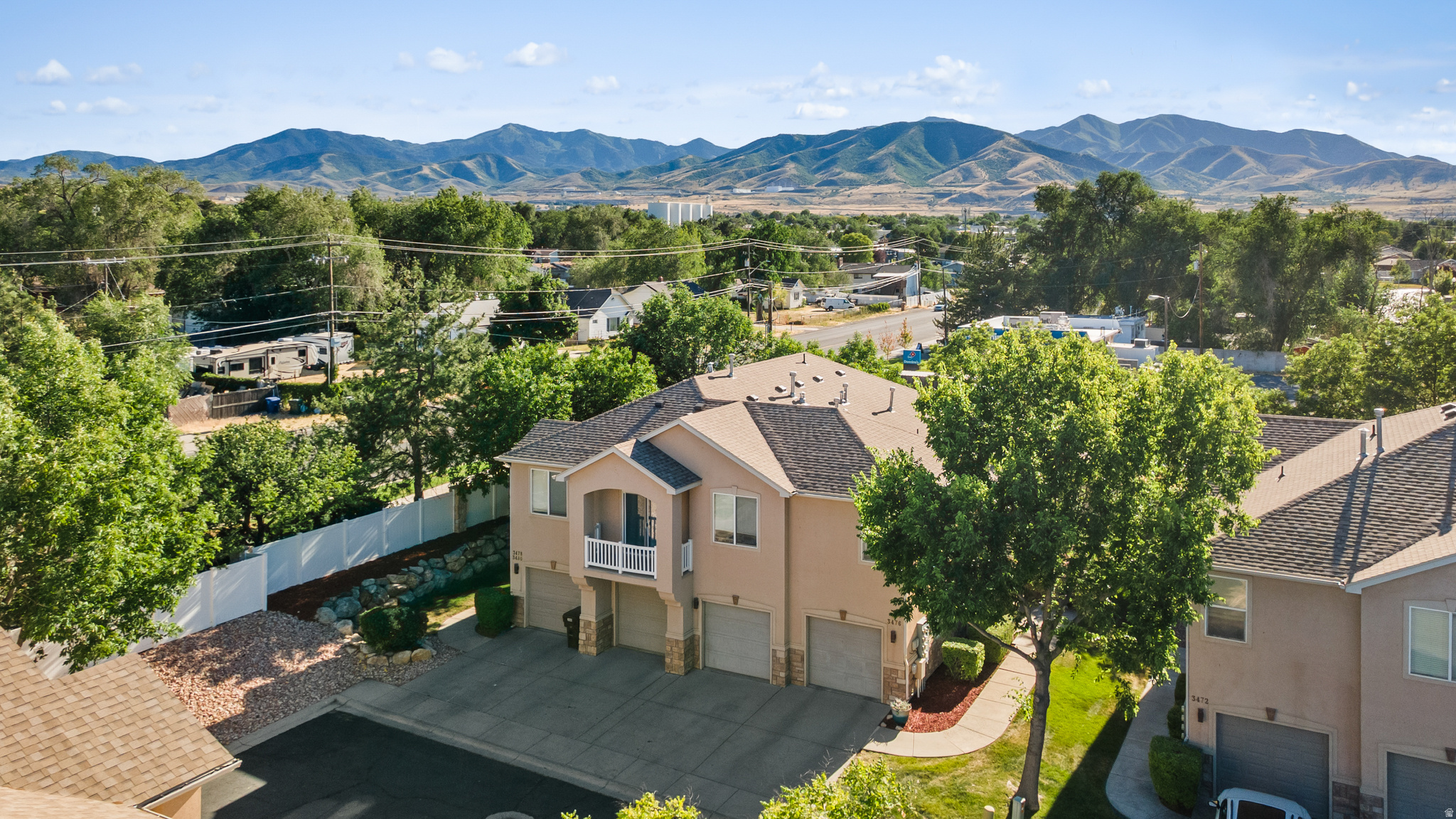 TOWNS AT HUNTER VILLAGE - Residential