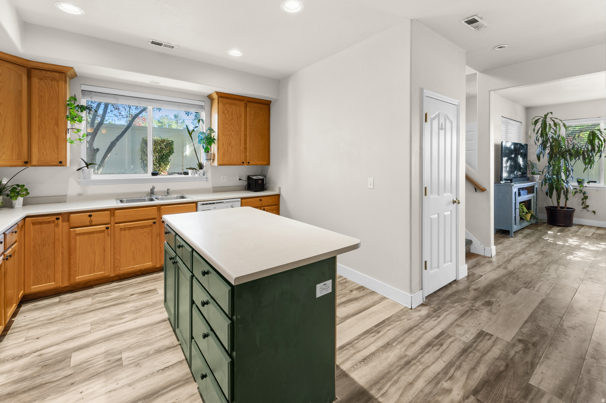 TOWNS AT HUNTER VILLAGE - Residential
