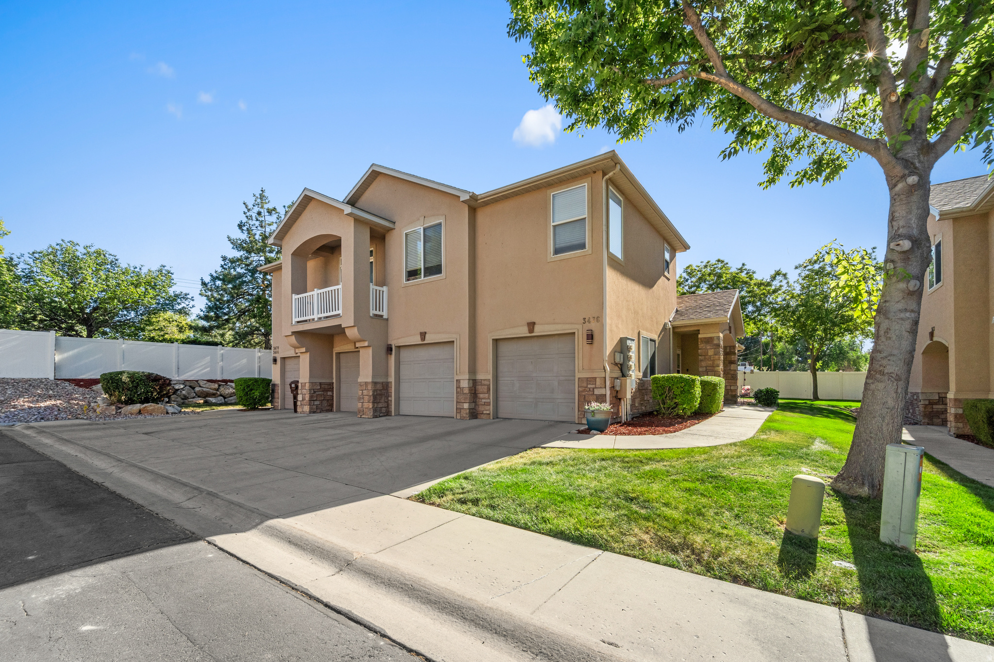 TOWNS AT HUNTER VILLAGE - Residential