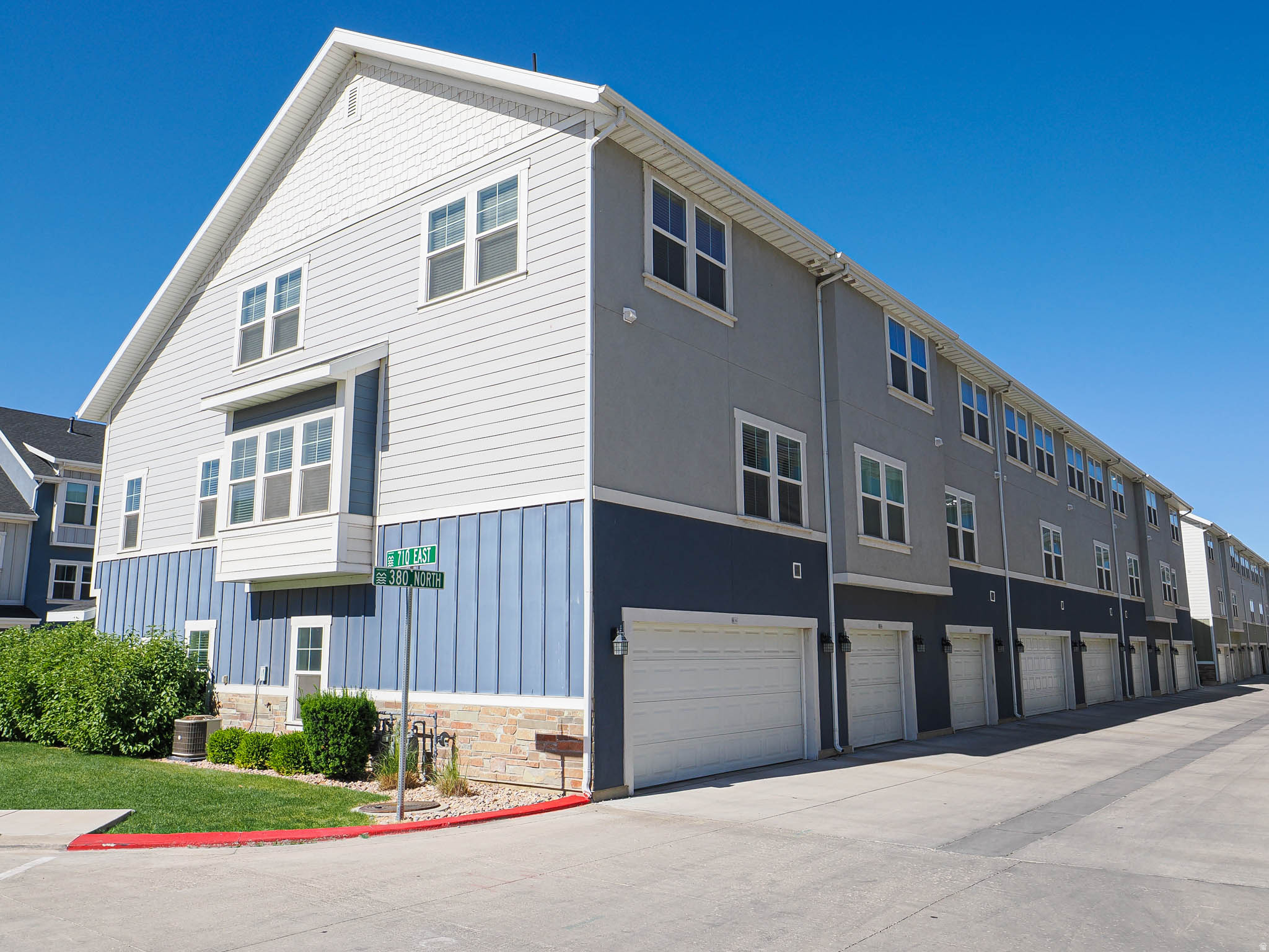EDGE WATER - Residential