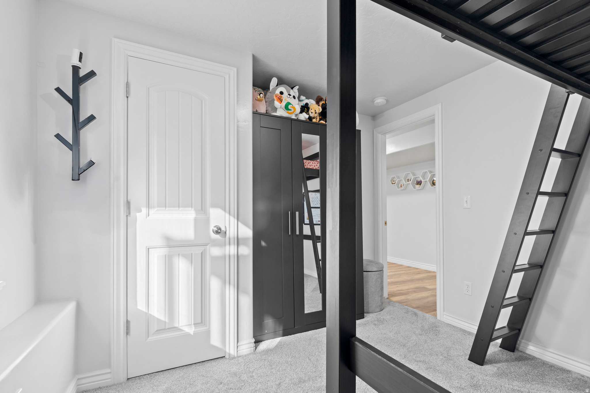 WHISPERING WILLOW - Residential